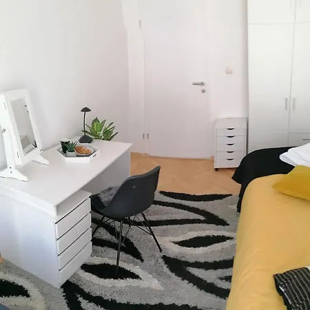 Apartment Sing