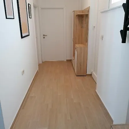 Sing Apartment *