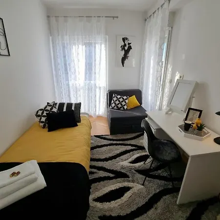 Sing Apartment *